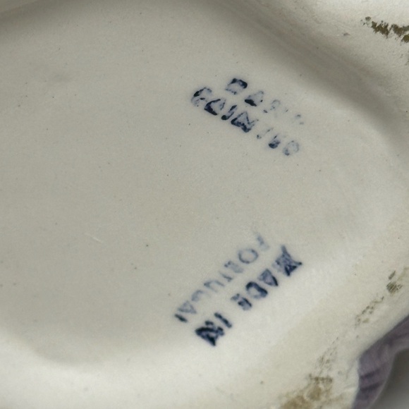 Vintage Majolica Pottery Embossed Grape shaped serving pitcher - Picture 9 of 15